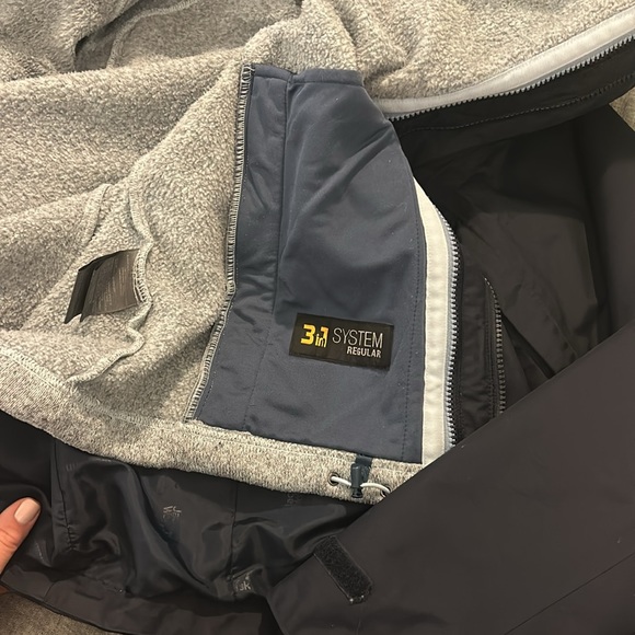 ❄️Jack Wolfskin winter coat in navy❄️ - Picture 8 of 12